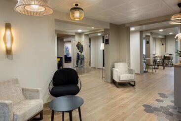 هتل Best Western La Porte Des Chateaux