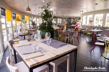 هتل Best Western La Porte Des Chateaux