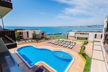 هتل St. Panteleimon Beach