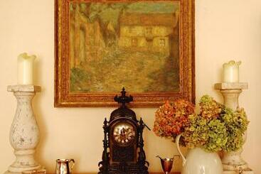 The Library House B&b