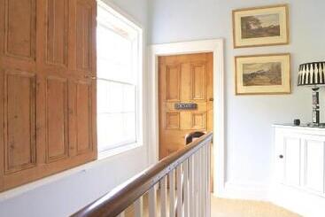The Library House B&b