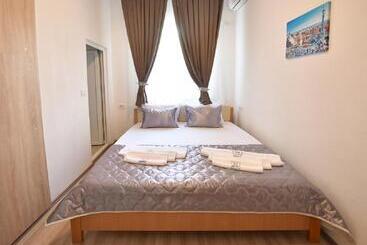 Villa Nina Hotel & Lounge Bar