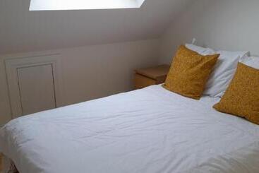 21kr Bed And Breakfast, Close To Beach, Town Centre And Golf