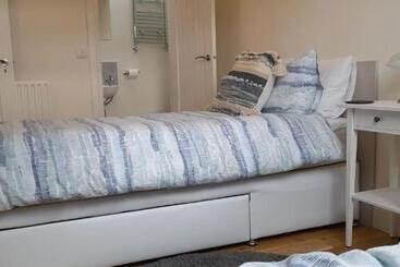 21kr Bed And Breakfast, Close To Beach, Town Centre And Golf