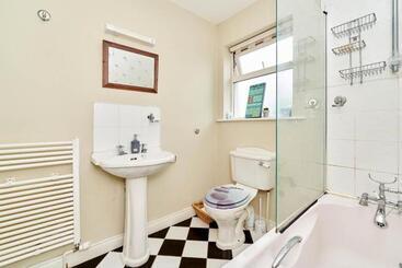 تختخواب و صبحانه 117 Balreask Manor