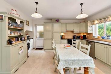 تختخواب و صبحانه 117 Balreask Manor