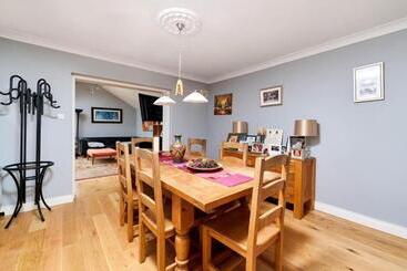 تختخواب و صبحانه 117 Balreask Manor