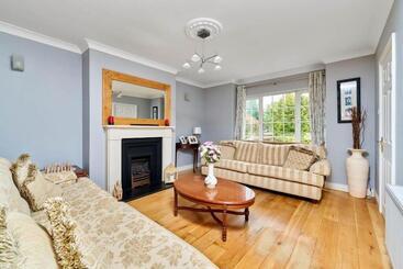 تختخواب و صبحانه 117 Balreask Manor