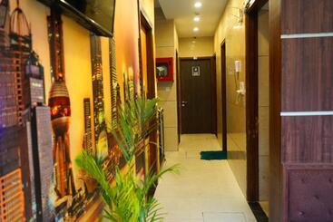هتل Bal Residency 120 Mt Golden Temple
