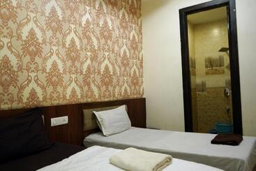 هتل Bal Residency 120 Mt Golden Temple