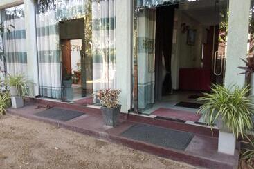هتل Nightingale Inn