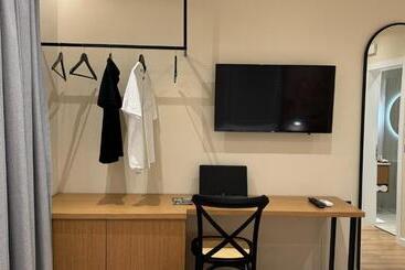 هتل Serenity Rooms