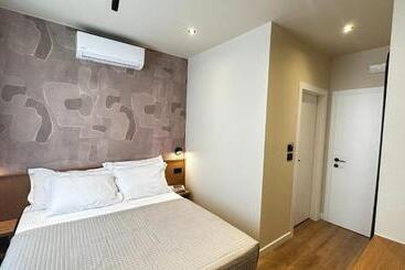هتل Serenity Rooms