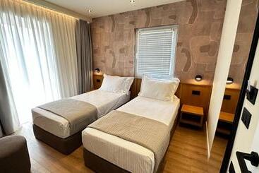 هتل Serenity Rooms