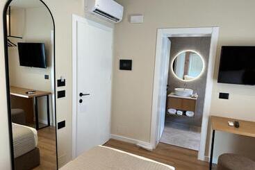 هتل Serenity Rooms