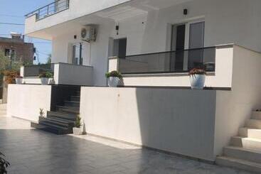 هتل Villa Leonel