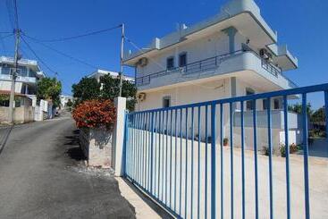 هتل Villa Leonel