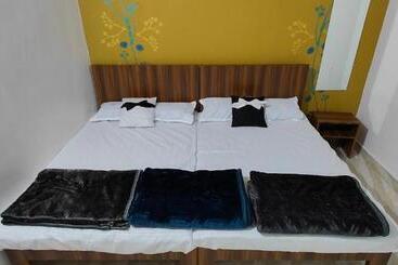 پانسیون Tara Guest House