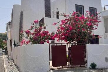 تختخواب و صبحانه Casa Estrela   Sea & Art Guesthouse