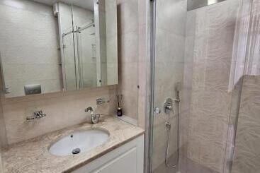 هتل Apartment Vip Park Azure Residence