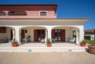پانسیون Ambra Holiday Rooms La Cinta