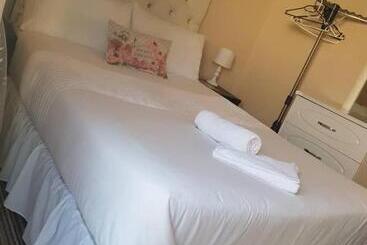 پانسیون Apelles Palace Guest House