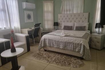 پانسیون Apelles Palace Guest House