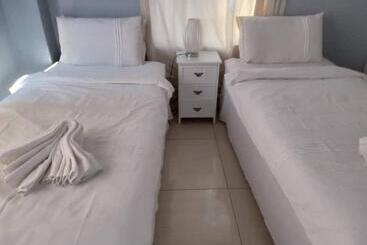 پانسیون Apelles Palace Guest House