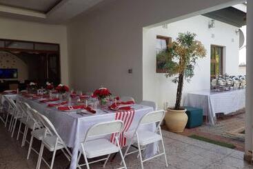 پانسیون Apelles Palace Guest House