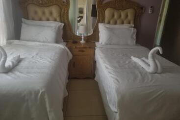 پانسیون Apelles Palace Guest House