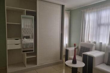 پانسیون Apelles Palace Guest House