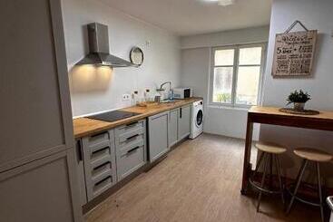 پانسیون Hostal Atuaire Home