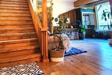 تختخواب و صبحانه Hummingbird Lodge Bnb