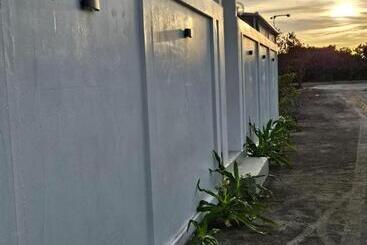 هتل Sunset Villa