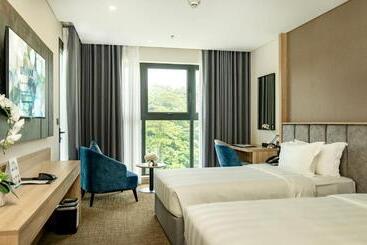هتل Wyndham Garden Legend Halong