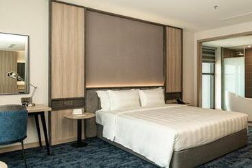 هتل Wyndham Garden Legend Halong