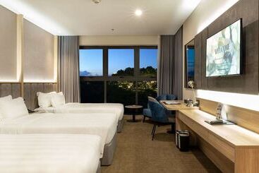 هتل Wyndham Garden Legend Halong