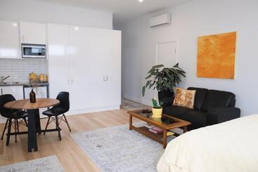 פנסיון Port Fairy Bnb   The Yellow Suite