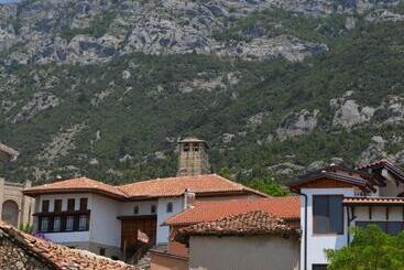 پانسیون The House Of Dollma , Inside Kruja Castle