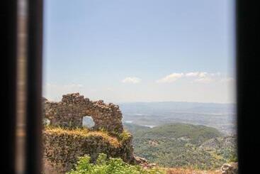 پانسیون The House Of Dollma , Inside Kruja Castle