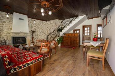 پانسیون The House Of Dollma , Inside Kruja Castle