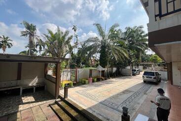 پانسیون Villa Zahira & House 2