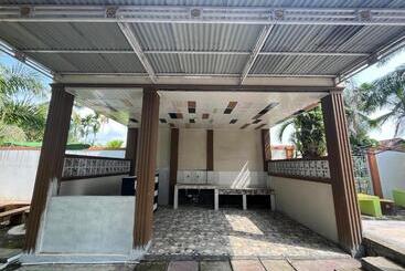 پانسیون Villa Zahira & House 2