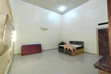 پانسیون Villa Zahira & House 2
