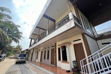 پانسیون Villa Zahira & House 2