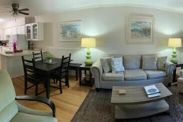 Beautiful Hilton Head Condo, Steps From Ocean, 1st Floor, 2bd / 2ba, And More!