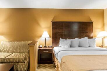 호텔 Quality Inn & Suites