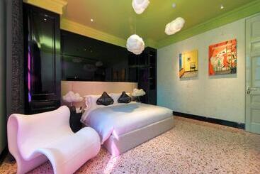 هتل Space Design