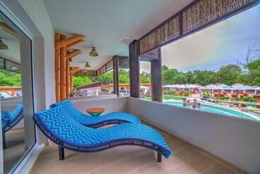 Pao Pao Hotel & Beach Club