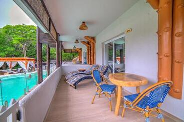 Pao Pao Hotel & Beach Club